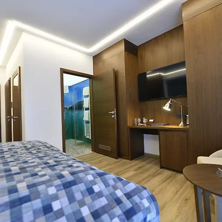 Boutiquehotel Woerthersee - Serviced 沃尔特湖畔韦尔登